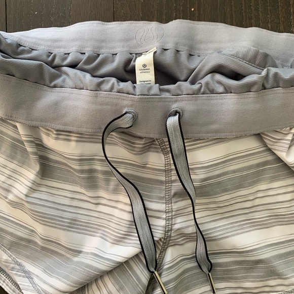 Lululemon athletic shorts SIZE 6. White/Grey stripe with interior waistband tie - Picture 3 of 6